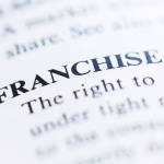 Contrato de franquicia: cláusulas clave que no debes pasar por alto